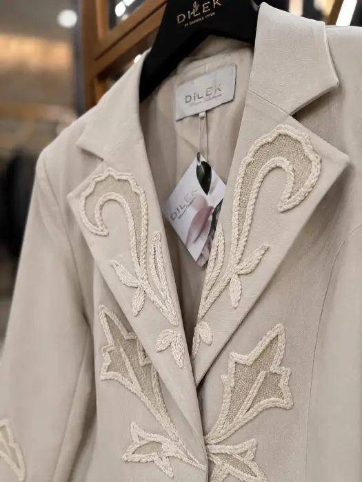 Embroidered Ivory Set image 1