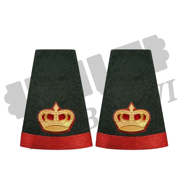 Kuwait Army Major ( Rai'd ) with RED STRIP image 0