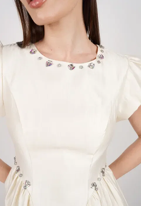 Short dress with a wide cut image 4