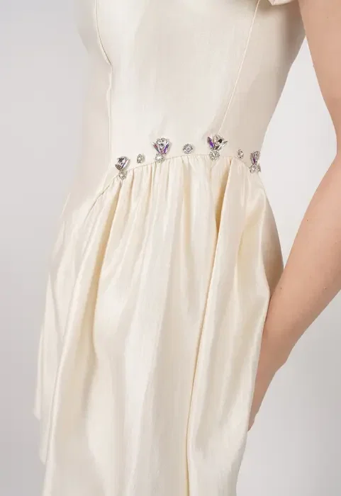 Short dress with a wide cut image 5