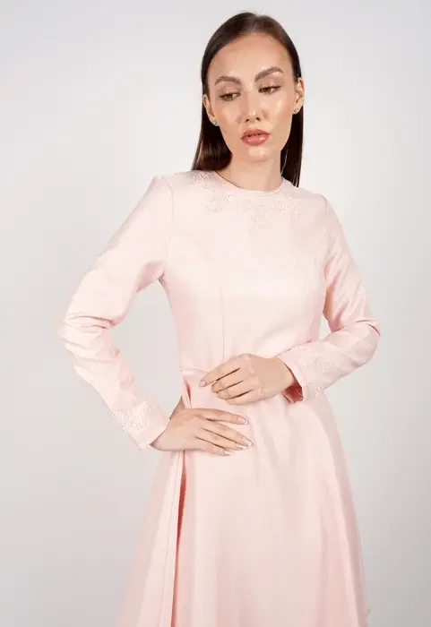 Elegant Dress with Soft Embroidery image 2