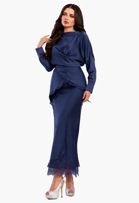 طقم ساتان راقي بلوزة وتنورة image 4