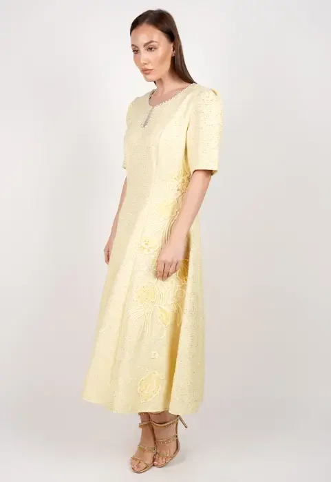 فستان ميدي بتطريز ورود أنيق image 4
