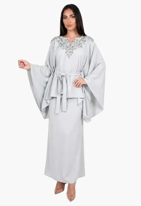 طقم قطعتين بأكمام واسعة وتطريز فاخر image 10