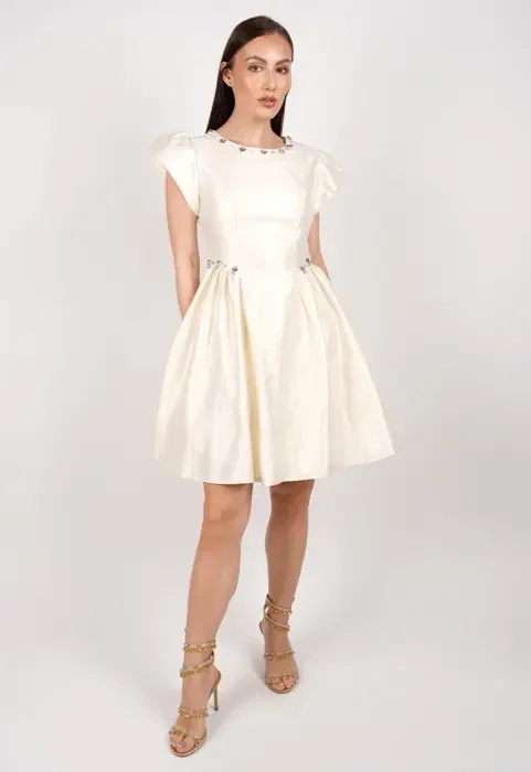Short dress with a wide cut image 1