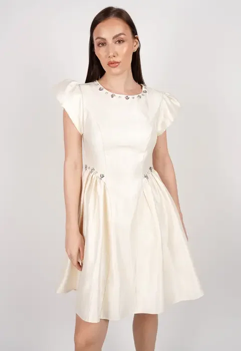 Short dress with a wide cut image 2