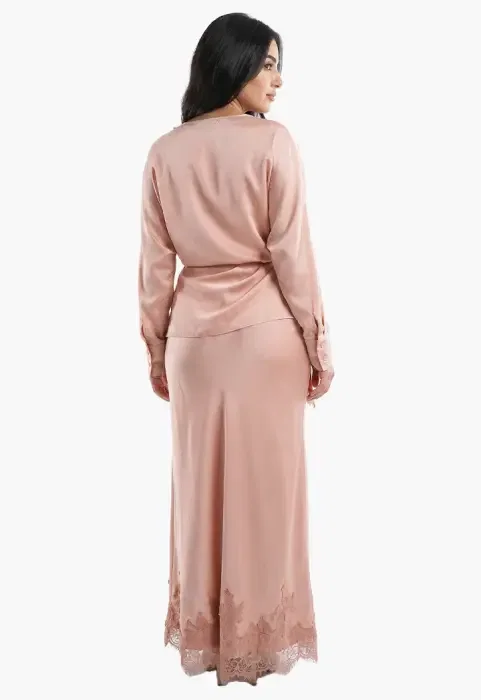 طقم ساتان راقي بلوزة وتنورة image 10