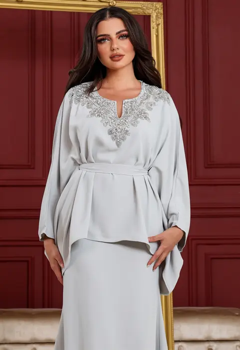 طقم قطعتين بأكمام واسعة وتطريز فاخر image 6