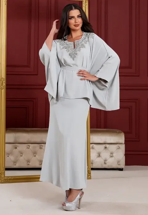 طقم قطعتين بأكمام واسعة وتطريز فاخر image 0