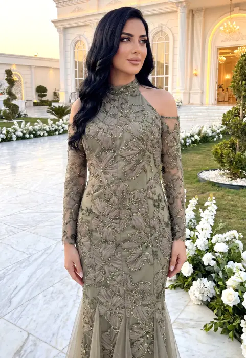 فستان سهرة ميرميد بتطريز فاخر وأكتاف مكشوفة image 3