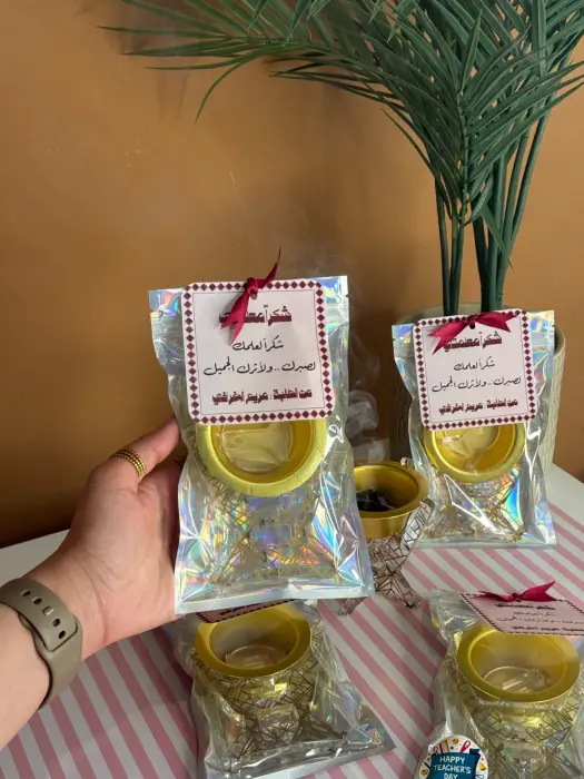 مبخر أكريليك قابل للطي ليوم المعلم  image 1