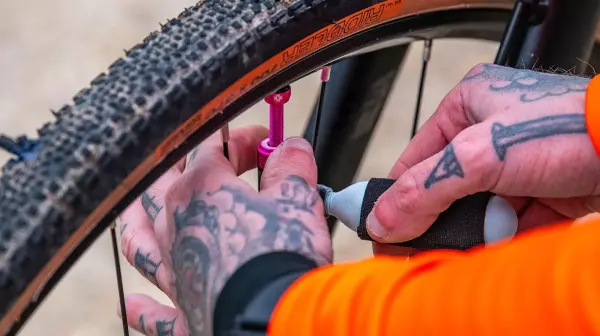 Muc-off Road Inflator Kit image 1
