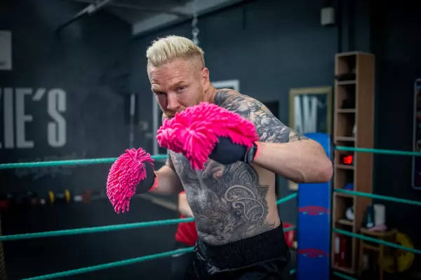 Muc-Off 2-in-1 Microfibre Wash Mitt image 2