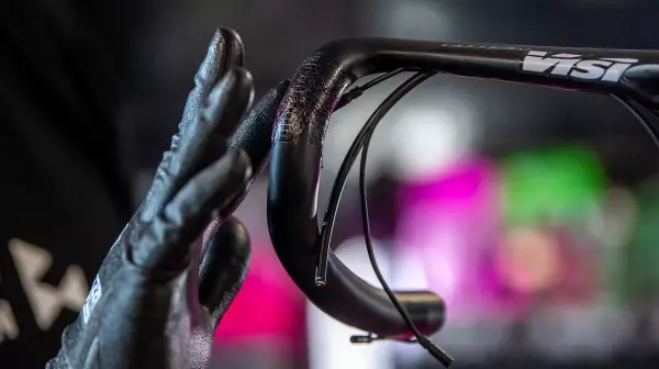 Muc-Off Carbon Gripper - 75g image 1