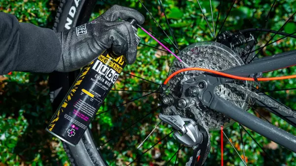Muc-Off Bicycle Dry Weather Lube Aerosol Spray 400ml image 1