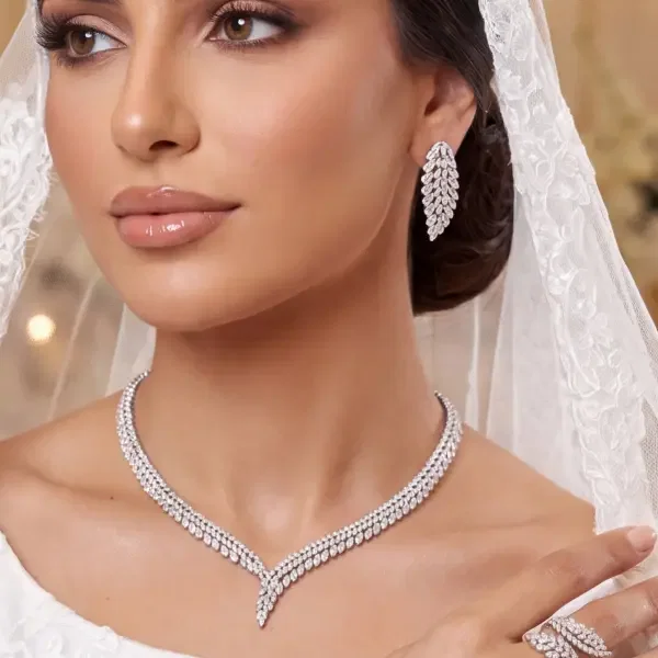 Party set studded with soft stones image 0
