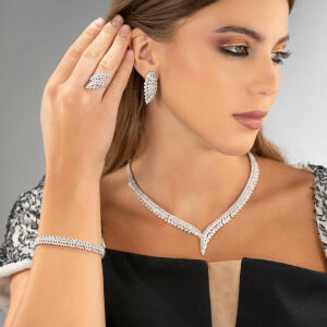 Party set studded with soft stones image 0