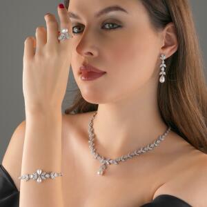 Silver Toned Flora Necklace Set image 0