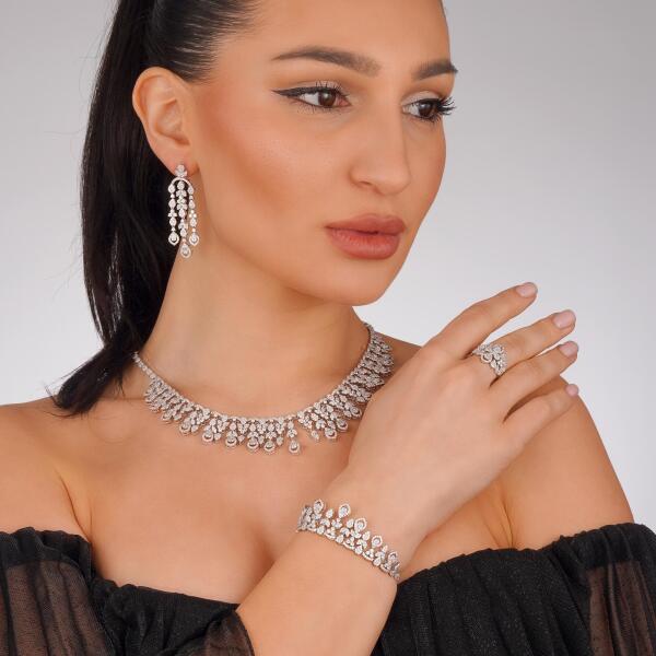 طقم نسائي فاخر مرصع بالكريستال image 0