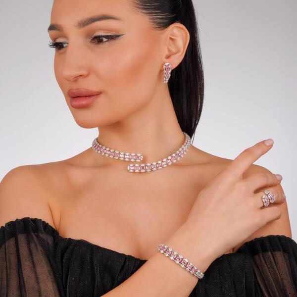 A set with a modern, sparkling design image 4