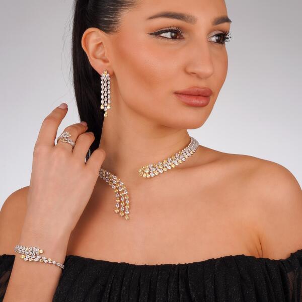 Luxury women's accessory set image 3