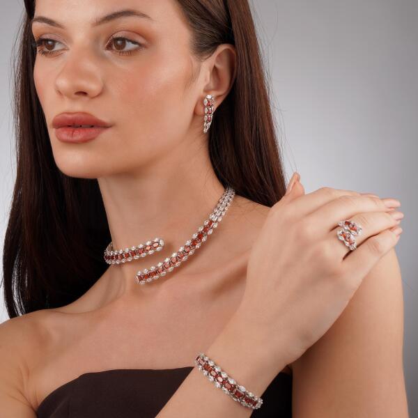 A set with a modern, sparkling design image 2