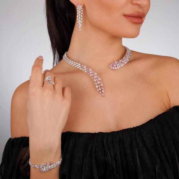 Luxury women's accessory set image 4