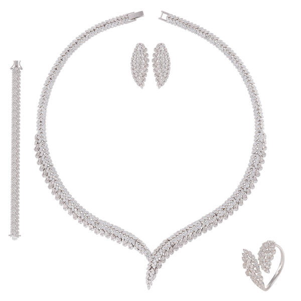 Party set studded with soft stones image 1