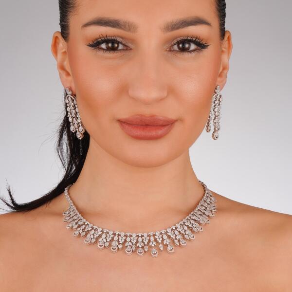طقم نسائي فاخر مرصع بالكريستال image 3