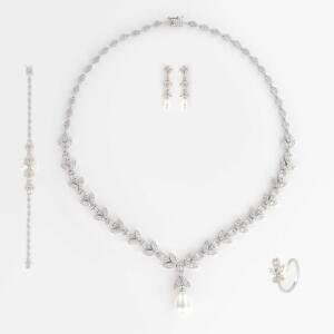 Silver Toned Flora Necklace Set image 6