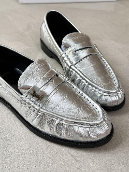Saint Laurent image 2