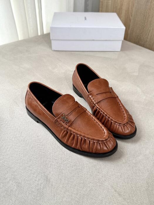 Saint Laurent image 2