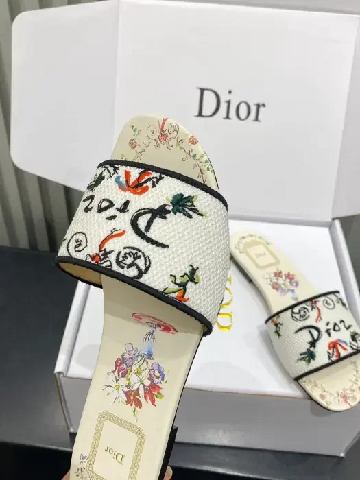 Dior image 4