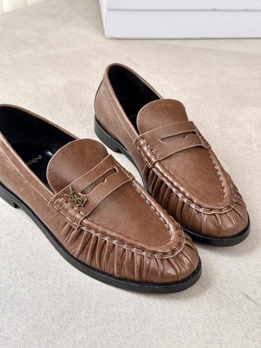 Saint Laurent image 2