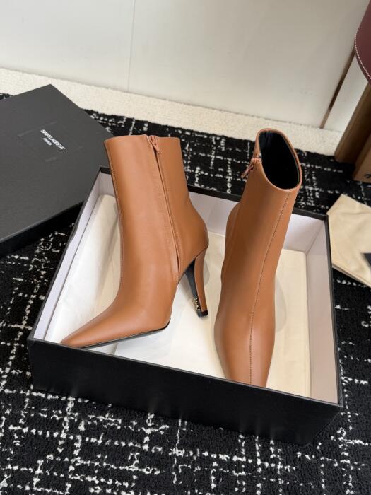 Saint Laurent image 4