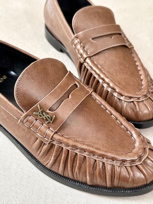Saint Laurent image 3