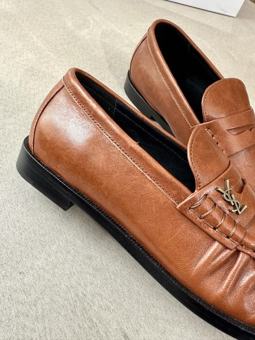 Saint Laurent image 6