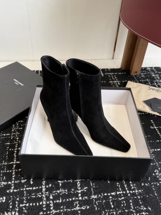Saint Laurent image 2