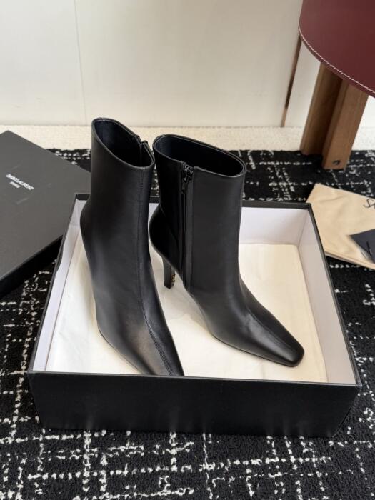 Saint Laurent image 2