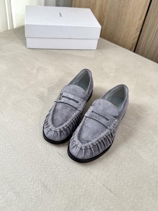 Saint Laurent image 1