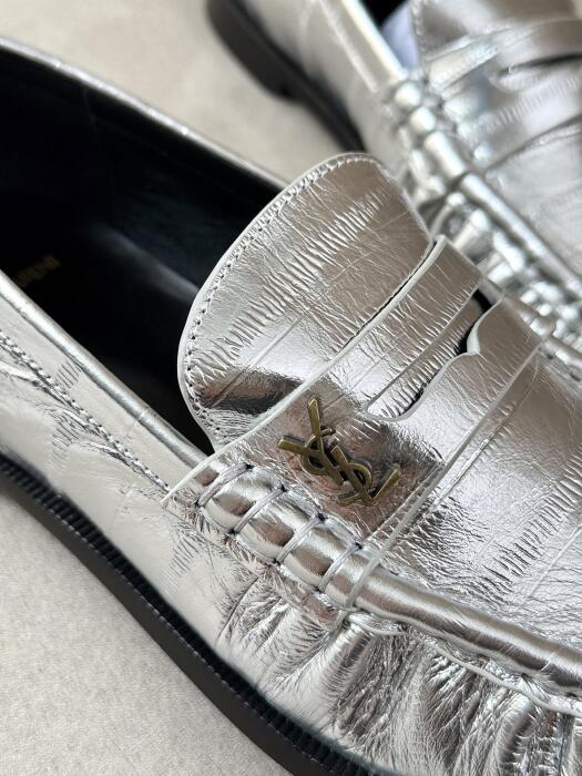 Saint Laurent image 5