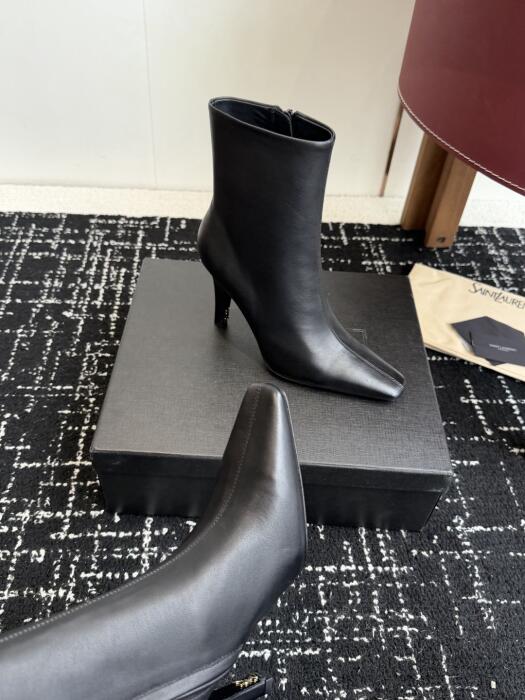 Saint Laurent image 6