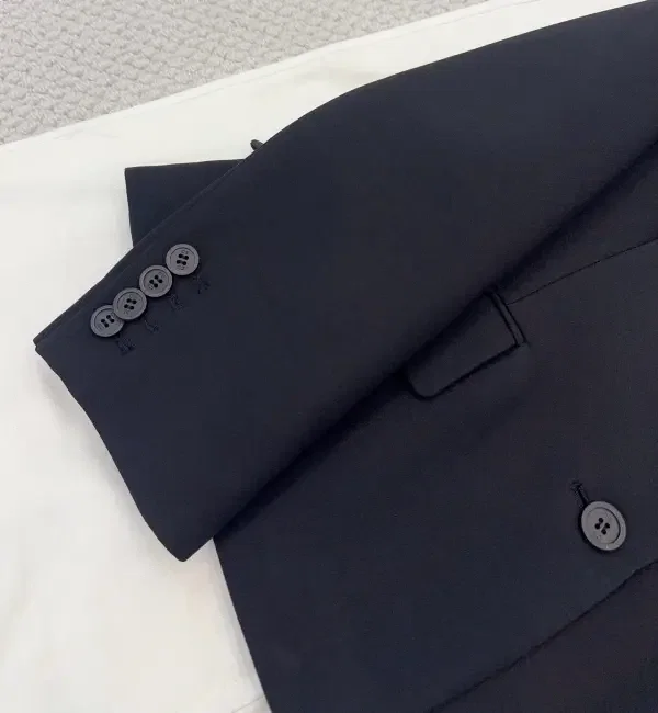 Dior image 4