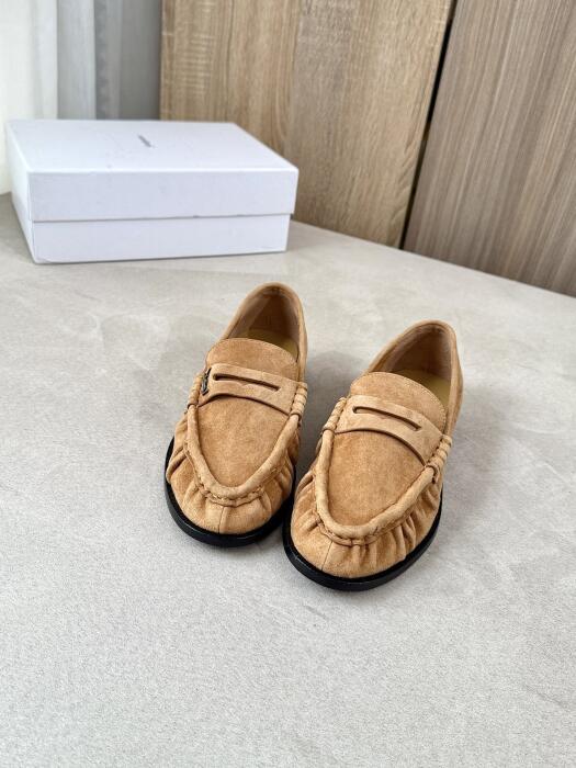 Saint Laurent image 1
