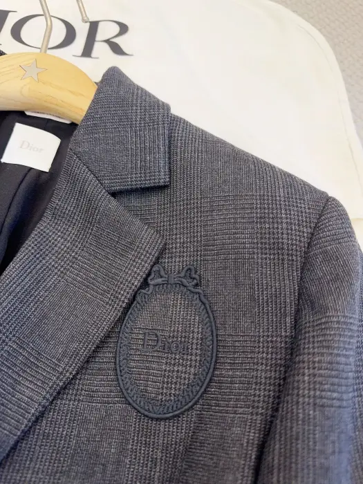 Dior image 4