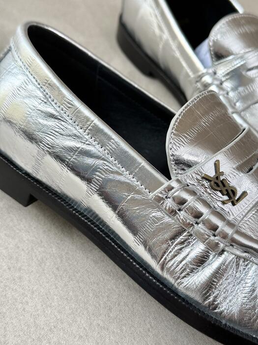 Saint Laurent image 3