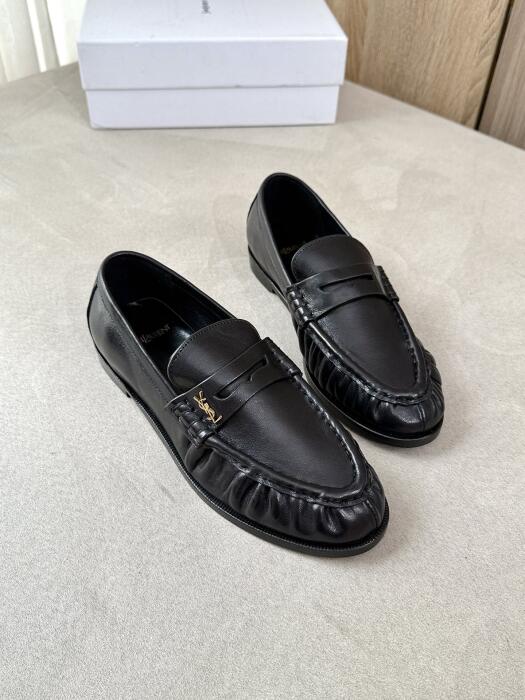 Saint Laurent image 1