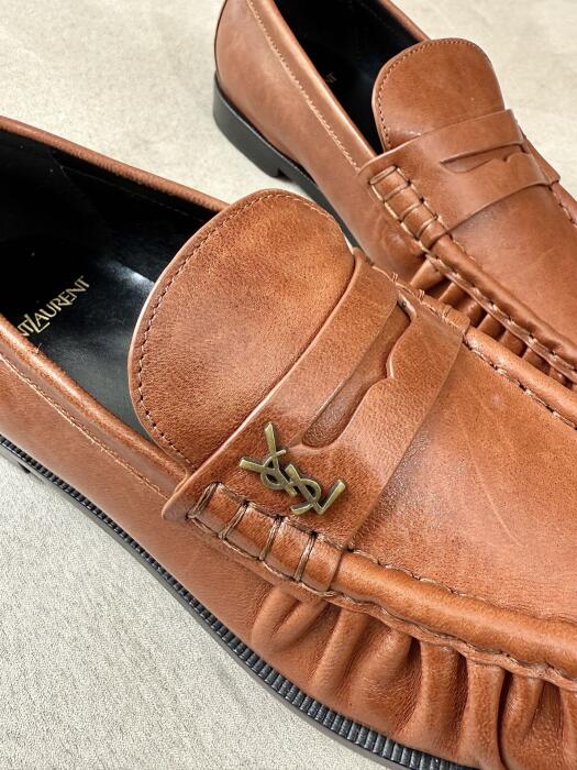 Saint Laurent image 5