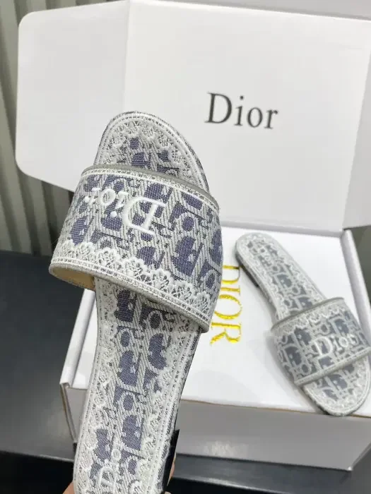 Dior image 4