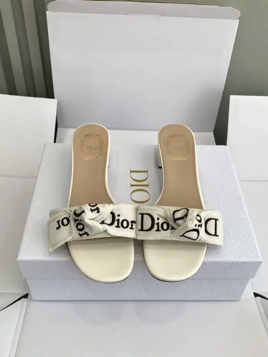 Dior image 0